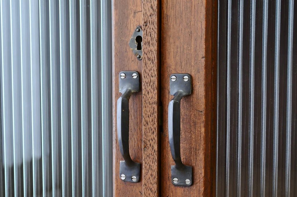 アンティーク家具　モールガラスの大振りなアンティーク本箱