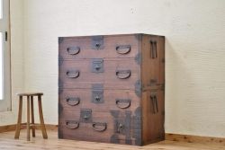 アンティーク家具　☆古民具　骨董　金具の立派な二段重ね時代箪笥