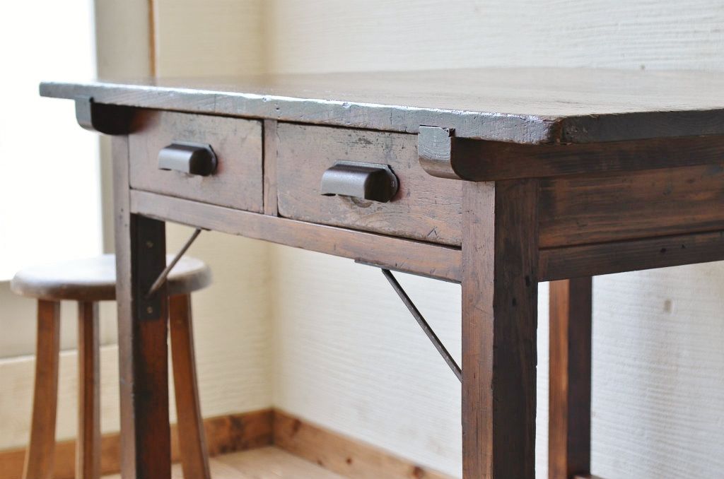アンティーク家具　素敵な雰囲気!使い込まれた引き出し付き作業台(平机)