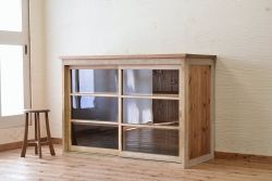 アンティーク家具　素敵な雰囲気!大振りなアンティークカウンターテーブル(収納棚)