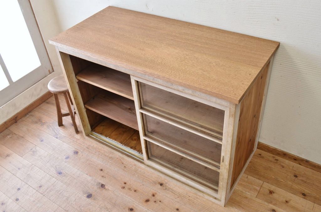 アンティーク家具　素敵な雰囲気!大振りなアンティークカウンターテーブル(収納棚)