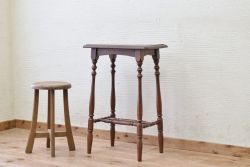 アンティーク家具　素敵なデザイン!アンティークサイドテーブル(花台)