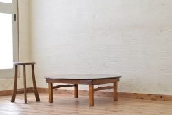 アンティーク家具　古い栓材の丸型アンティークちゃぶ台