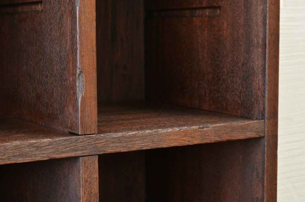 アンティーク家具　古い学校の重厚なマス目棚(アンティーク飾り棚)2