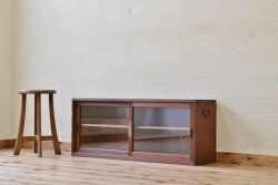 アンティーク家具　古い木のシンプルなアンティーク収納棚(ローボード)