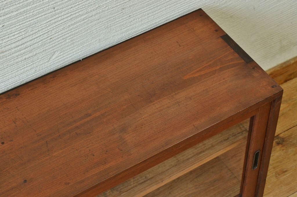 アンティーク家具　古い木のシンプルなアンティーク収納棚(ローボード)