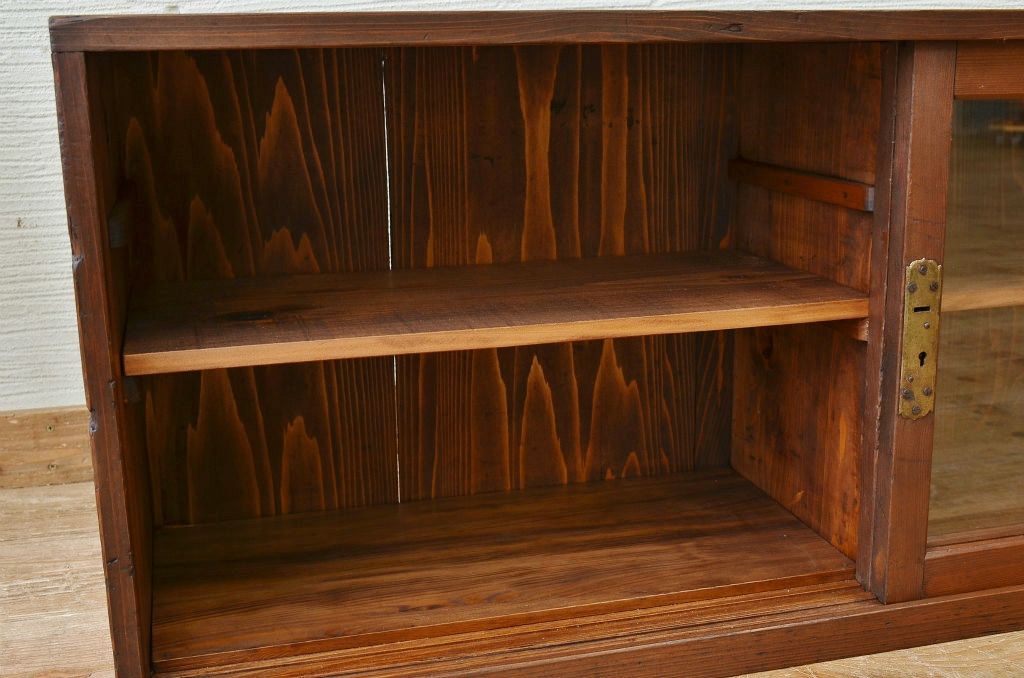 アンティーク家具　古い木のシンプルなアンティーク収納棚(ローボード)