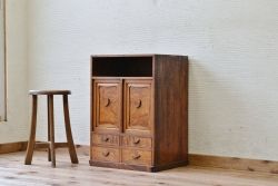 アンティーク家具　古い木の小振りな収納棚