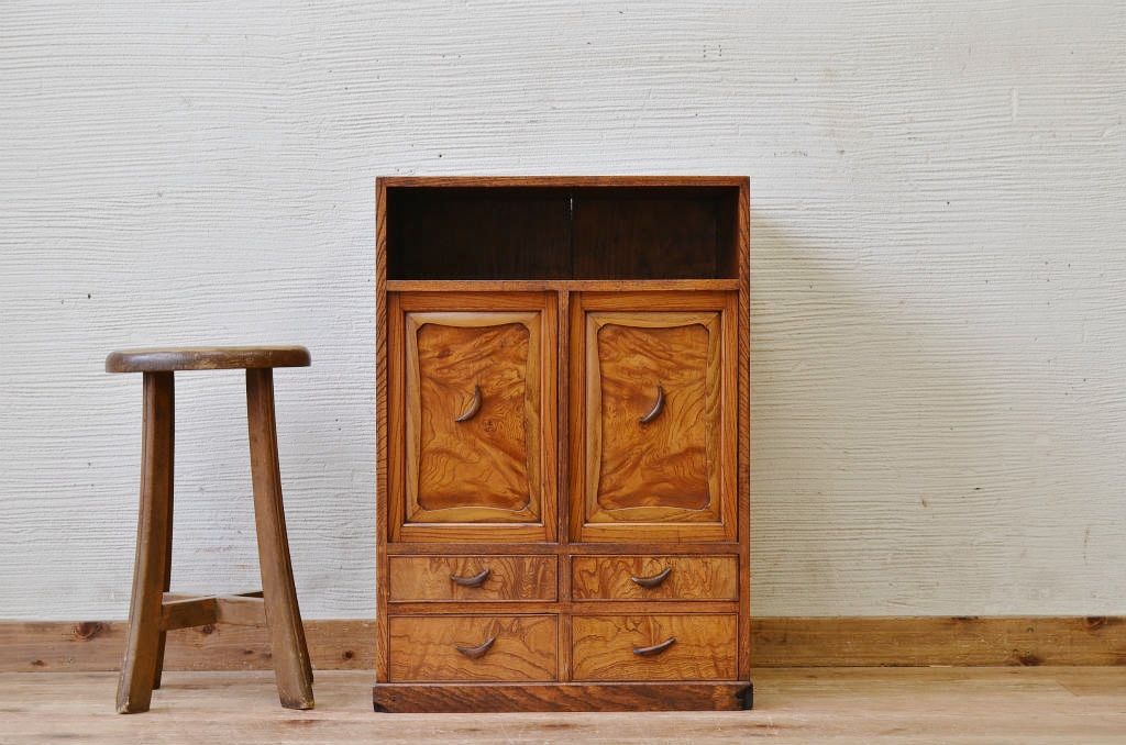 アンティーク家具　古い木の小振りな収納棚
