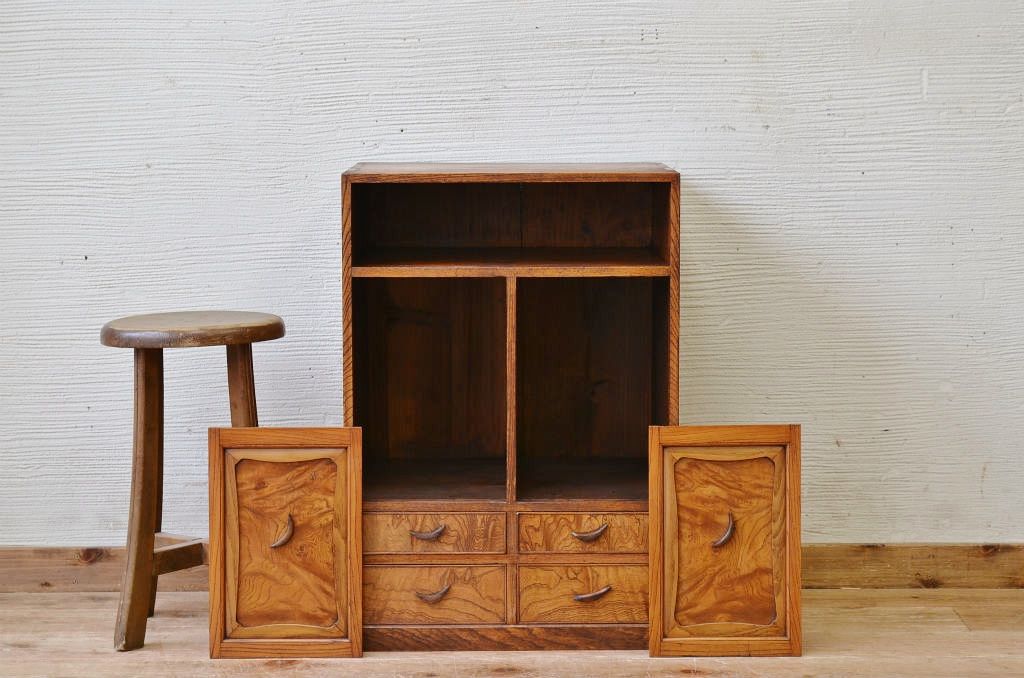 アンティーク家具　古い木の小振りな収納棚
