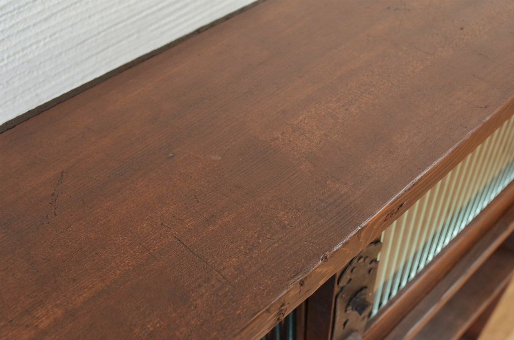 アンティーク家具　希少!珍しいデザインのモールガラス本棚(飾り棚)