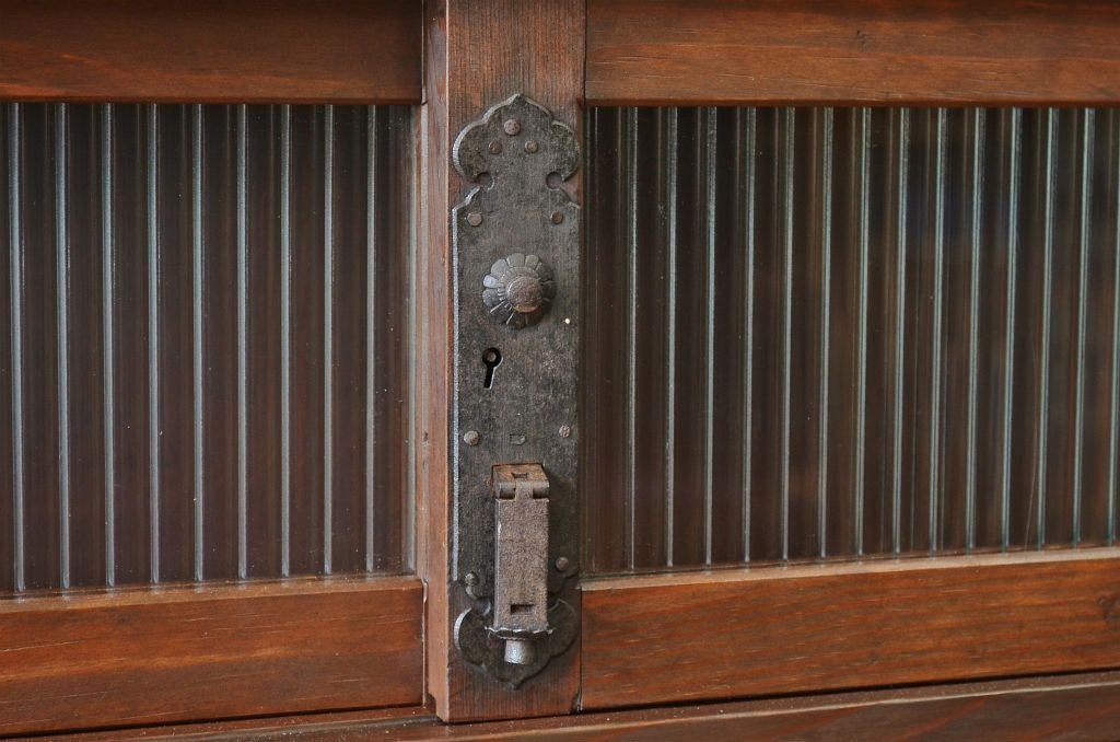 アンティーク家具　希少!珍しいデザインのモールガラス本棚(飾り棚)