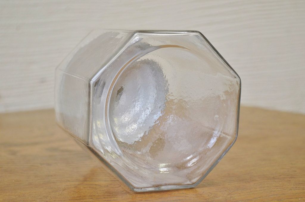 小振りなアンティーク八角瓶(ガラスビン)