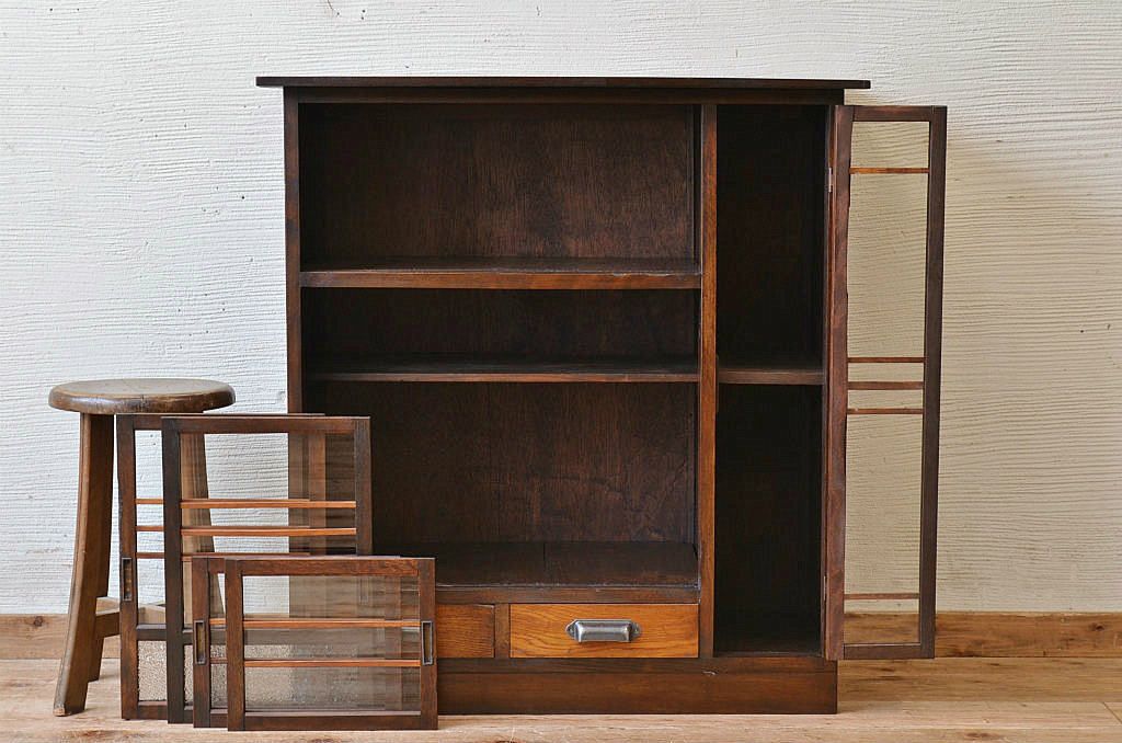 アンティーク家具　可愛いデザイン!ダイヤガラスアンティーク収納棚