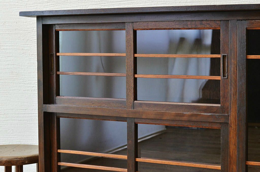 アンティーク家具　可愛いデザイン!ダイヤガラスアンティーク収納棚