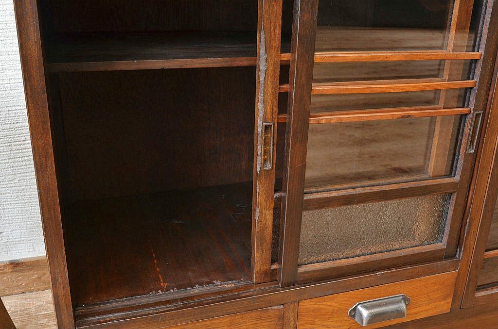 アンティーク家具　可愛いデザイン!ダイヤガラスアンティーク収納棚
