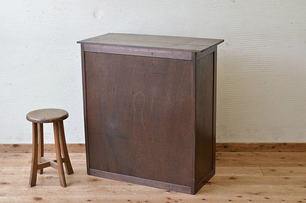 アンティーク家具　可愛いデザイン!ダイヤガラスアンティーク収納棚
