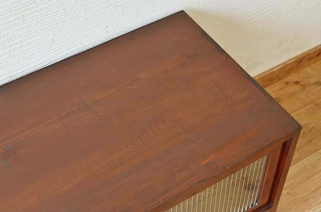 アンティーク家具　漆の綺麗なモールガラスローボード