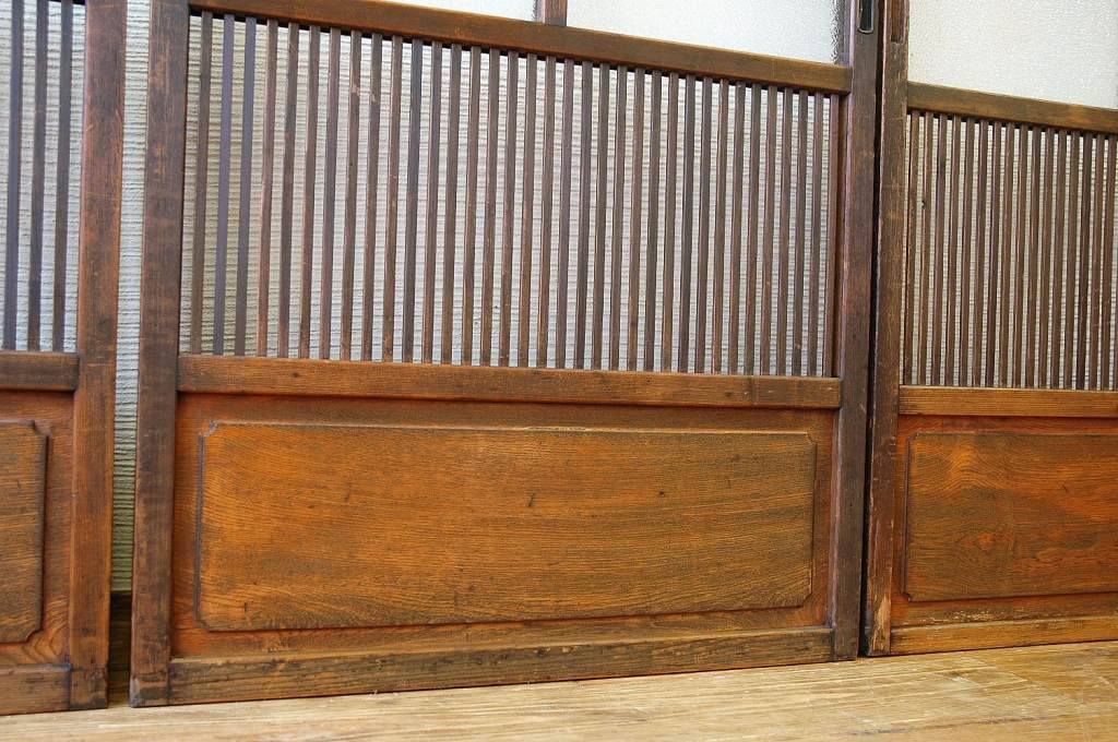 古いお家のダイヤガラス格子戸