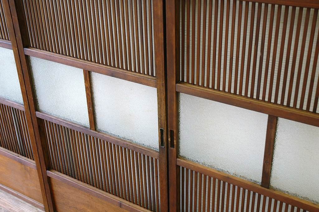 古いお家のダイヤガラス格子戸