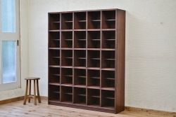 アンティーク家具　古い学校の重厚な下駄箱2　(飾り棚、マス目棚)