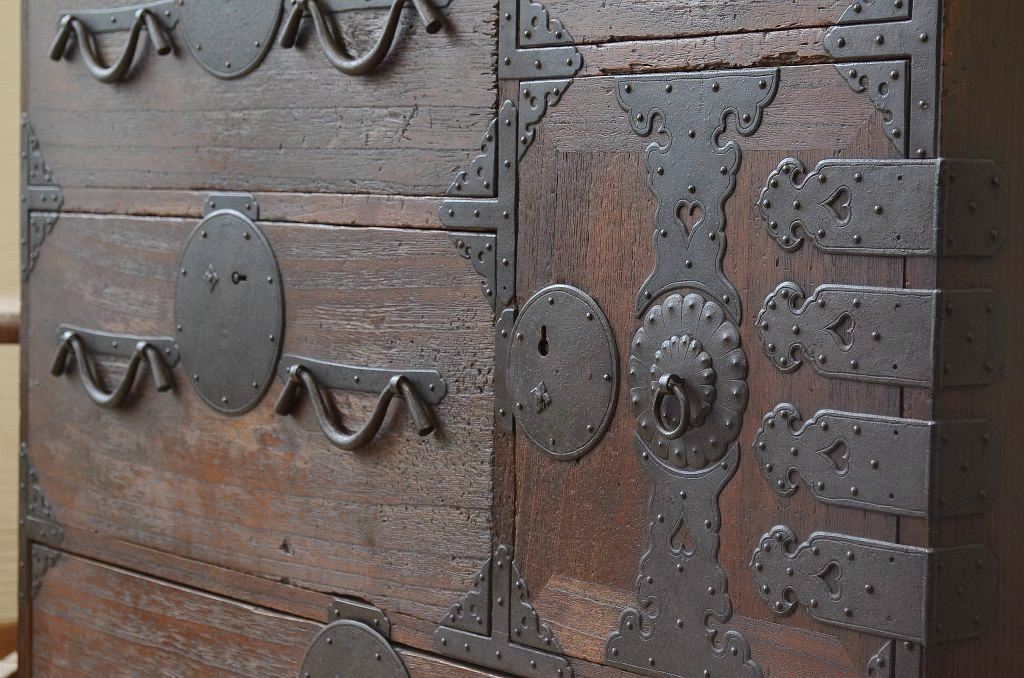 アンティーク家具　古民具　骨董　大振りな時代箪笥