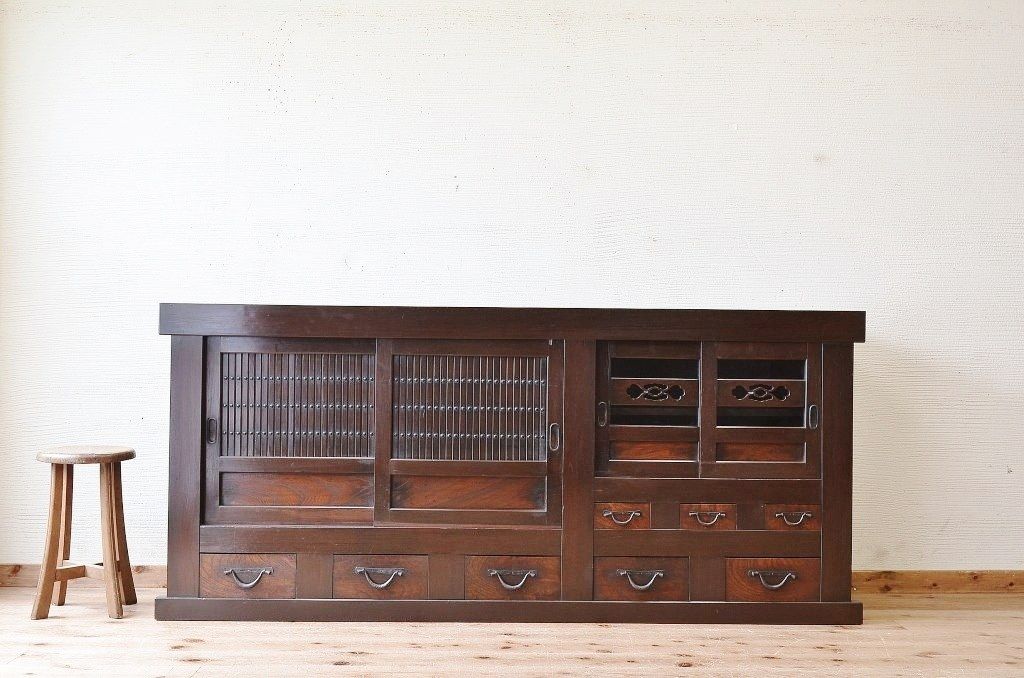 アンティーク家具　素敵なデザイン!古い水屋箪笥サイドボード