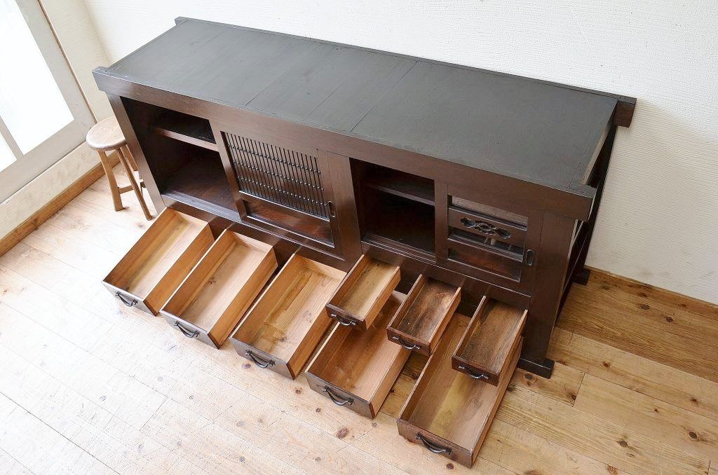 アンティーク家具　素敵なデザイン!古い水屋箪笥サイドボード