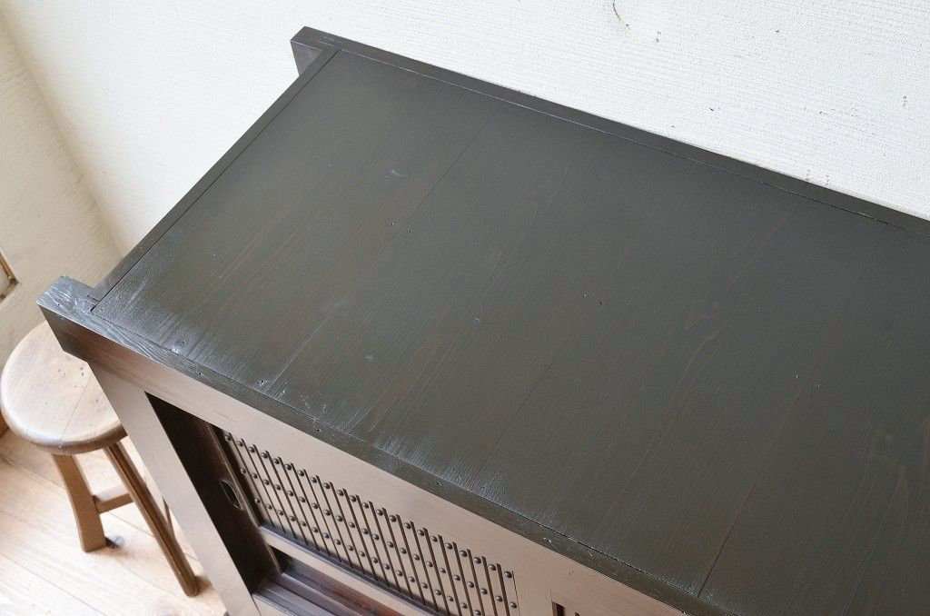 アンティーク家具　素敵なデザイン!古い水屋箪笥サイドボード
