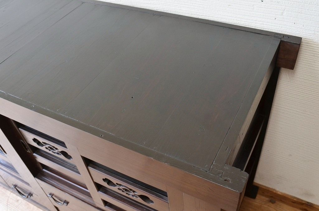 アンティーク家具　素敵なデザイン!古い水屋箪笥サイドボード