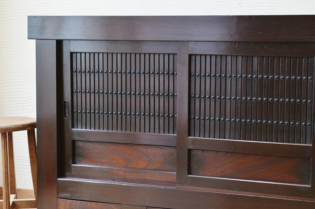 アンティーク家具　素敵なデザイン!古い水屋箪笥サイドボード