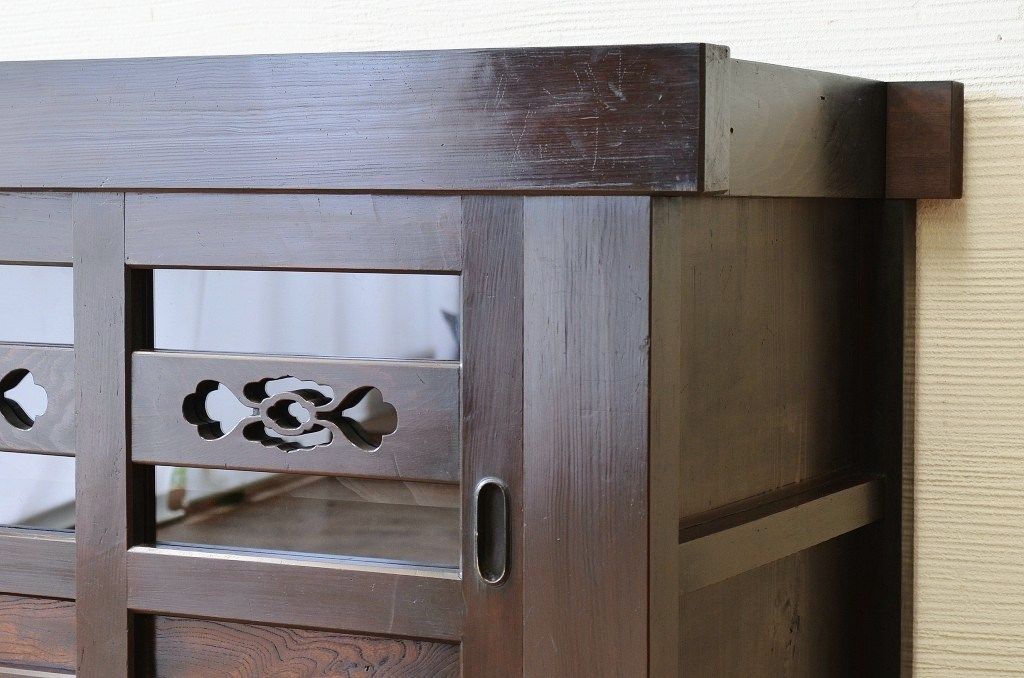 アンティーク家具　素敵なデザイン!古い水屋箪笥サイドボード