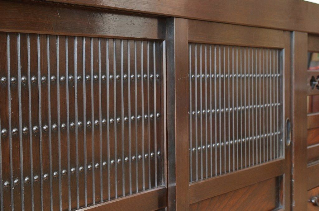 アンティーク家具　素敵なデザイン!古い水屋箪笥サイドボード