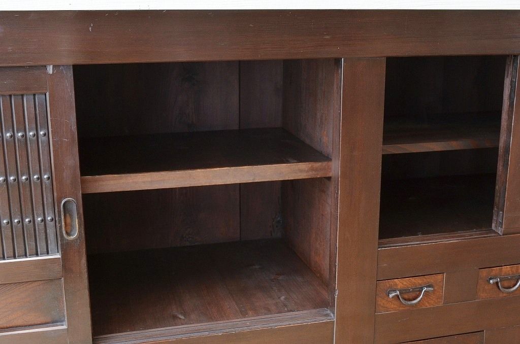 アンティーク家具　素敵なデザイン!古い水屋箪笥サイドボード