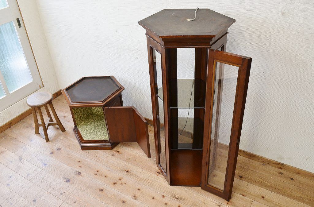 中古　イタリア製六角縦型キャビネット(ガラスケース、ショーケース)