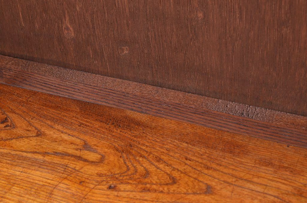 アンティーク家具　シンプルなアンティーク飾り棚(本棚)
