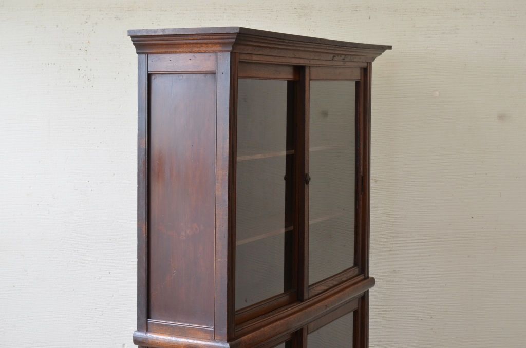 アンティーク家具　古い栓材のシンプルなアンティーク収納棚(飾り棚)