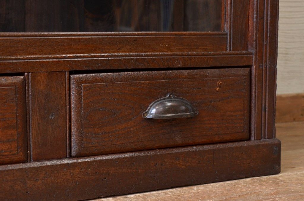 アンティーク家具　古い栓材のシンプルなアンティーク収納棚(飾り棚)