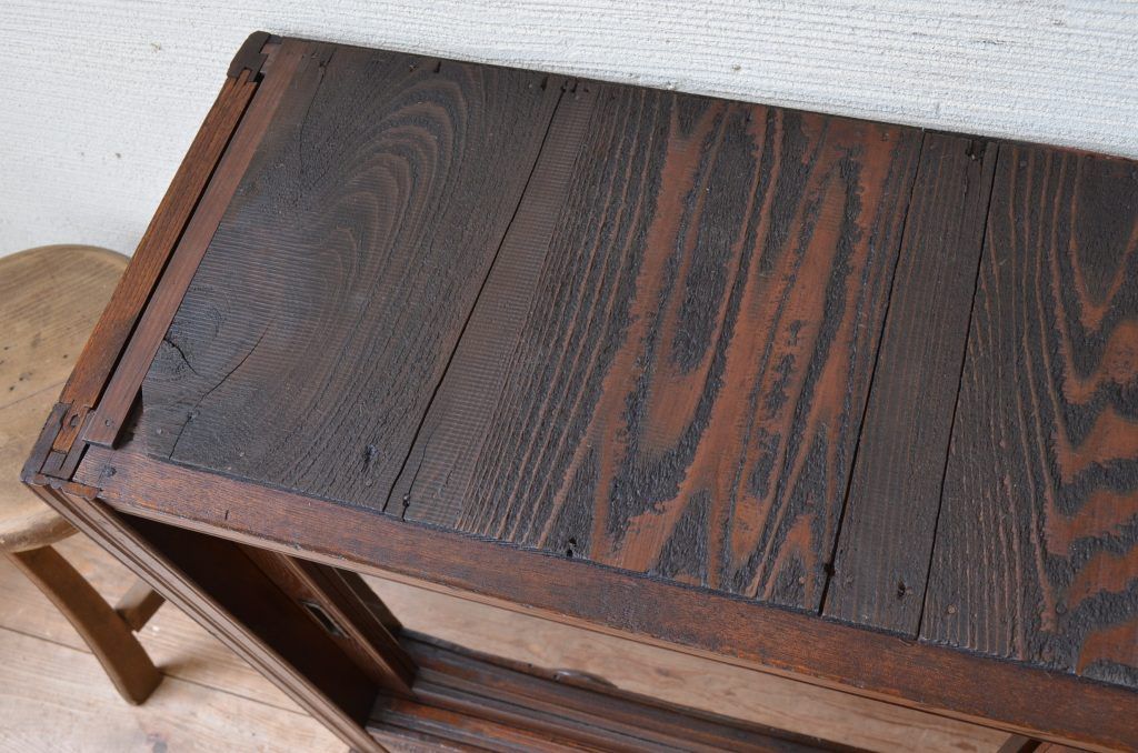 アンティーク家具　古い栓材のシンプルなアンティーク収納棚(飾り棚)