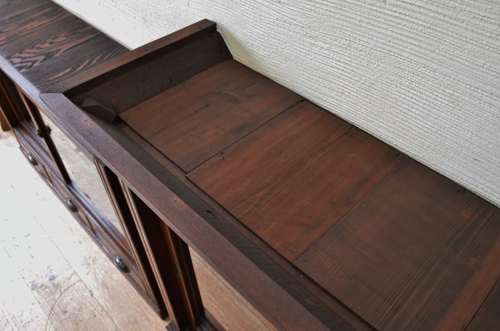 アンティーク家具　古い栓材のシンプルなアンティーク収納棚(飾り棚)