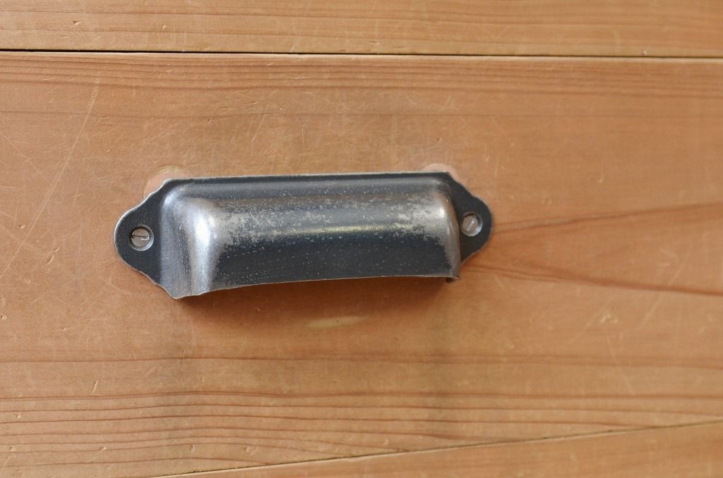 アンティーク家具　古い木味のシンプルな小引き出し