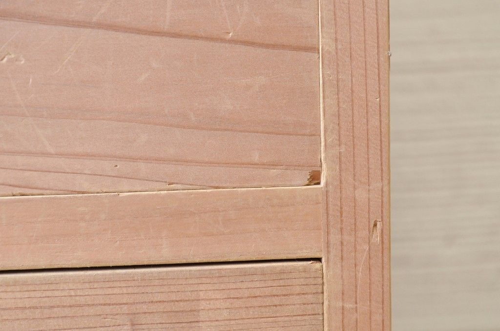 アンティーク家具　古い木味のシンプルな小引き出し