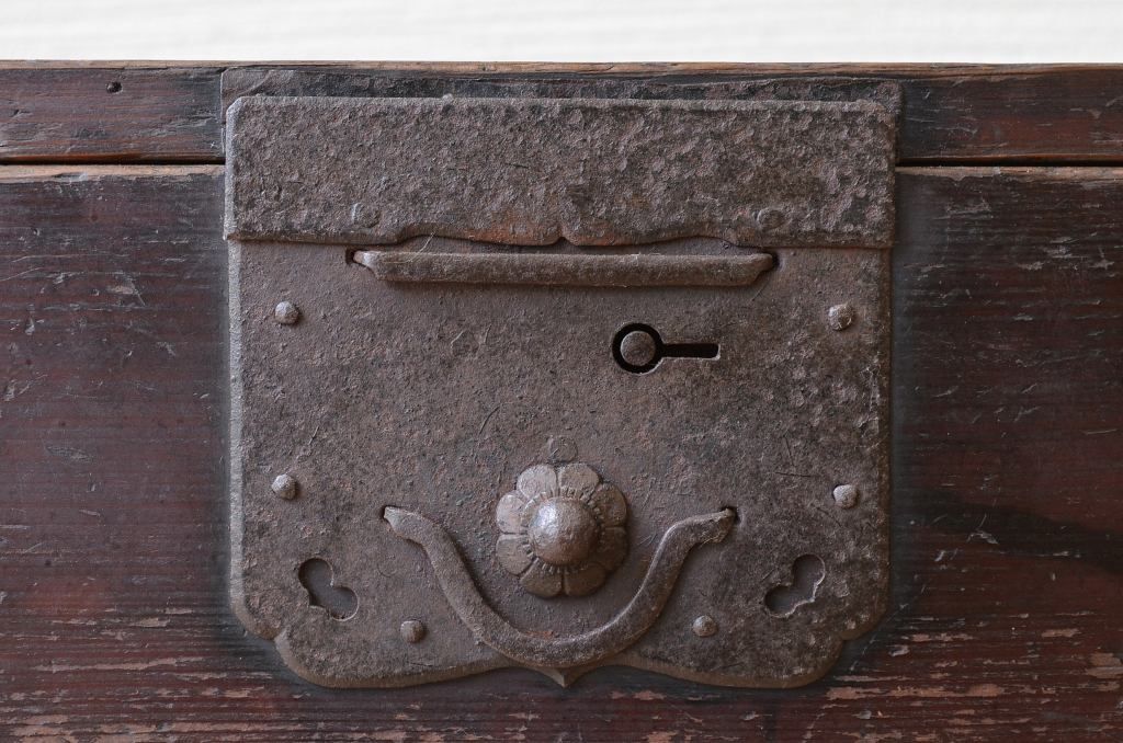 アンティーク家具　ジャンク品!使い込まれた時代箪笥ローボード(ローチェスト)