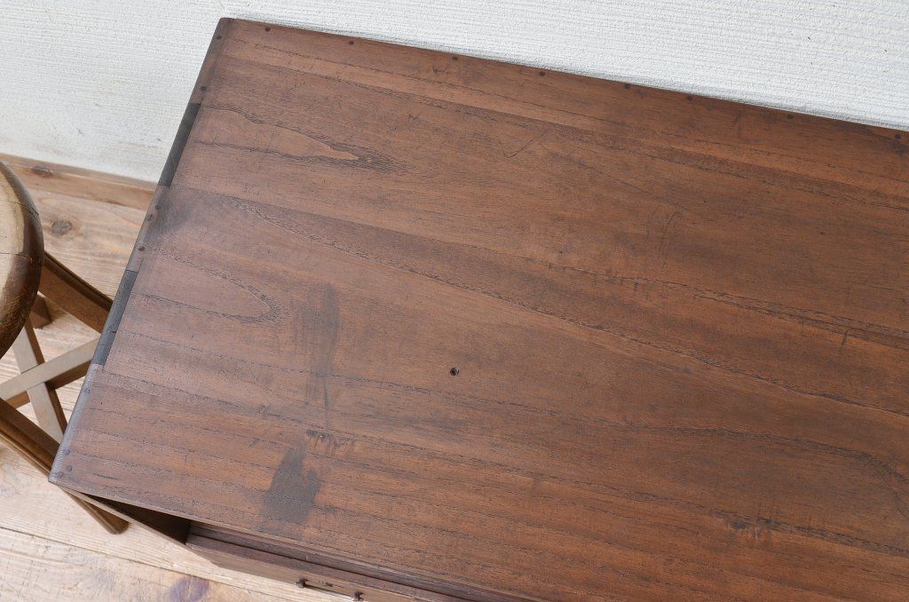 アンティーク家具　古い木のシンプルなアンティークローボード