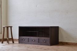 アンティーク家具　シンプルなアンティークローボード