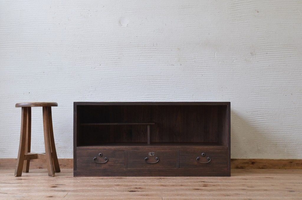 アンティーク家具　シンプルなアンティークローボード