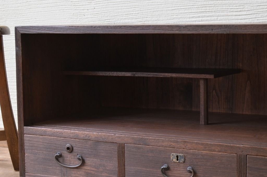 アンティーク家具　シンプルなアンティークローボード