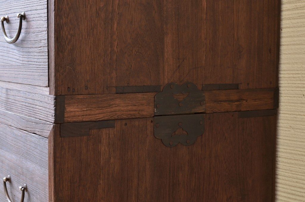 アンティーク家具　☆古い桐材の二段重ね箪笥(桐箪笥、桐たんす)