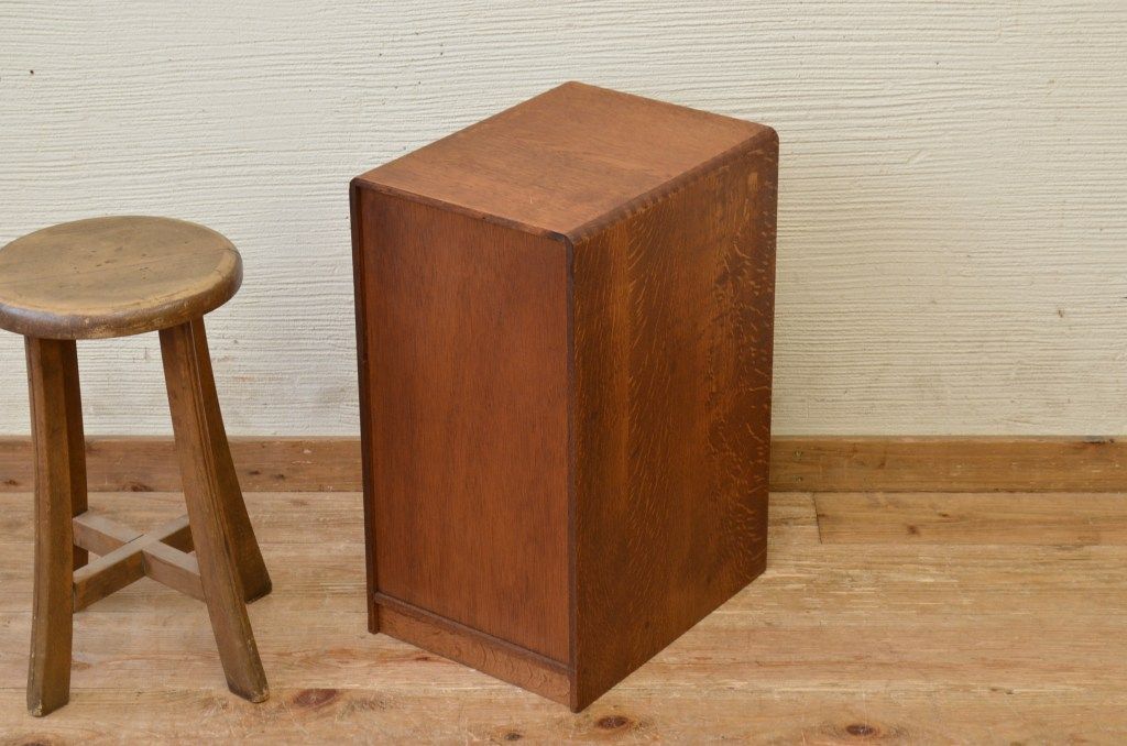 アンティーク家具　古いナラ材のネームプレート付きアンティーク小引き出し