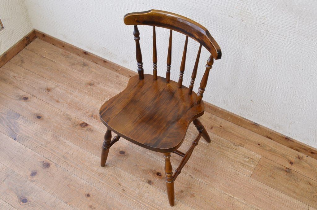 中古　メーカー不明作りの良いスティックバックチェア1脚2